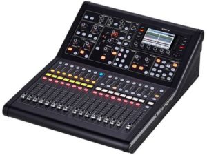MIDAS M32 R > Console de mixage numérique > 16 Entrées > 8 Sorties > 17 Faders